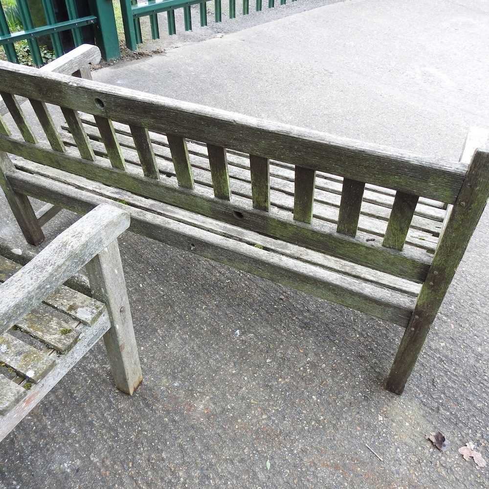 A hardwood slatted garden bench - Image 4 of 5
