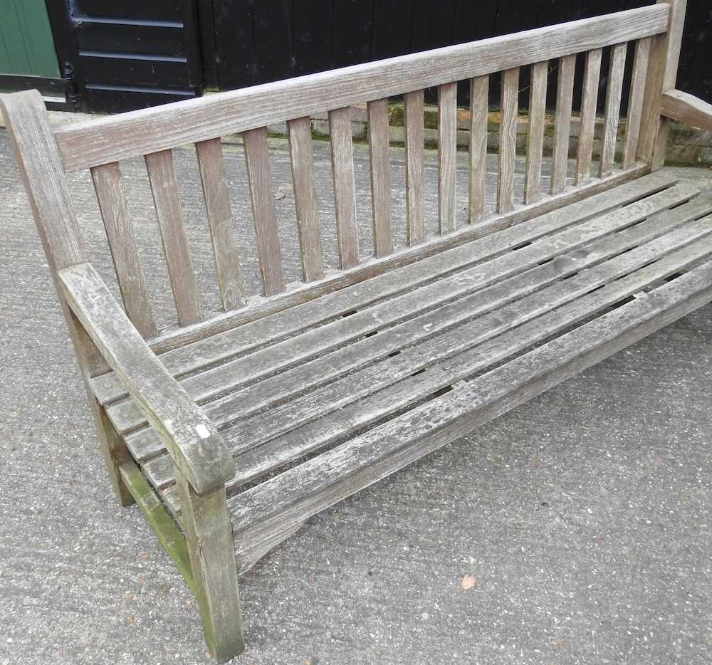 A hardwood slatted garden bench - Image 2 of 3