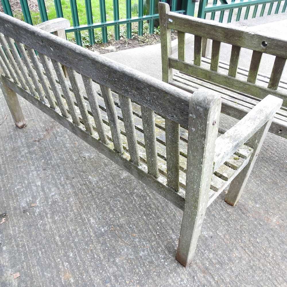 A hardwood slatted garden bench - Image 5 of 5