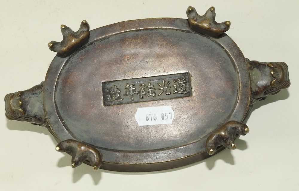 An oriental bronze censer - Image 6 of 6