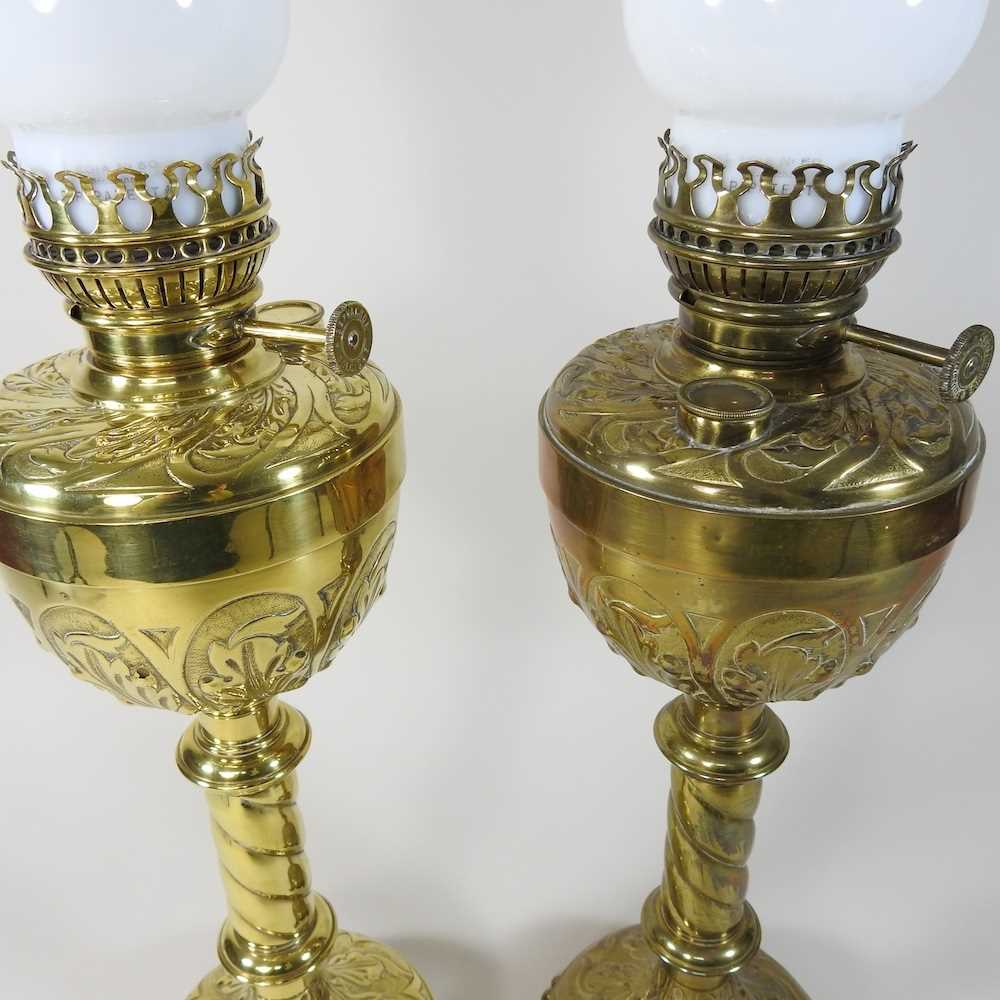 A pair of brass oil lamps - Image 2 of 11