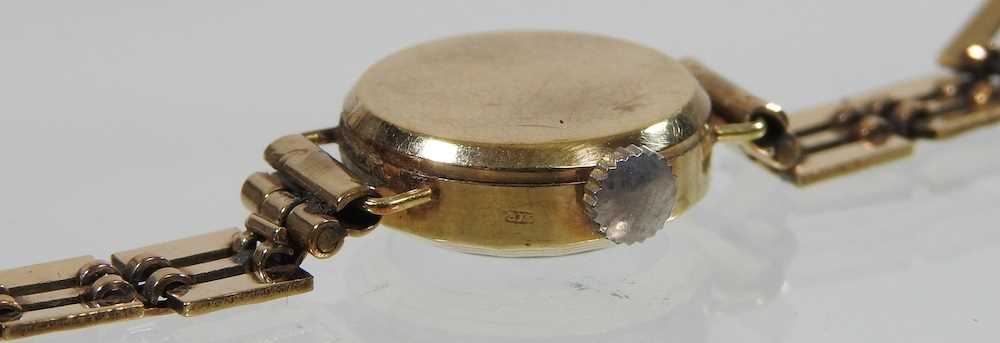 A 9 carat gold ladies wristwatch - Image 3 of 13