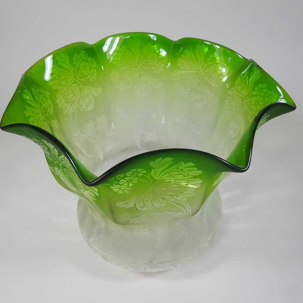 A glass oil lamp shade - Image 3 of 4