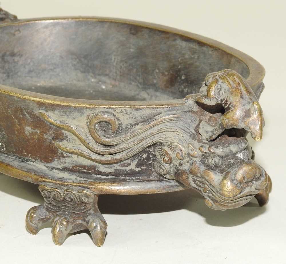 An oriental bronze censer - Image 4 of 6