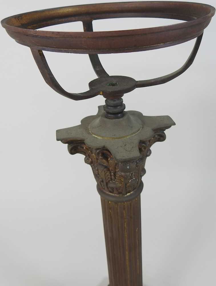 An early 20th century brass oil lamp - Image 6 of 7