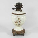 A 19th century Worcester oil lamp