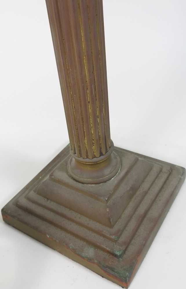 An early 20th century brass oil lamp - Image 7 of 7