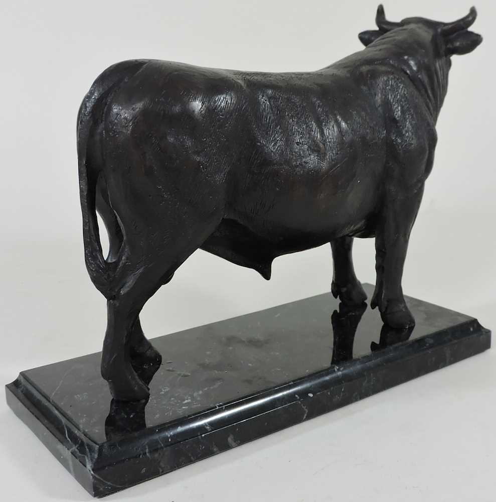 A bronze model of a bull - Image 2 of 2