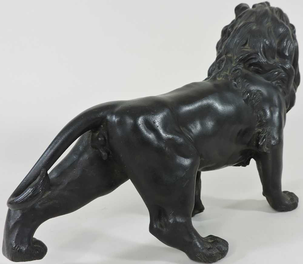A Japanese bronze lion - Image 3 of 4