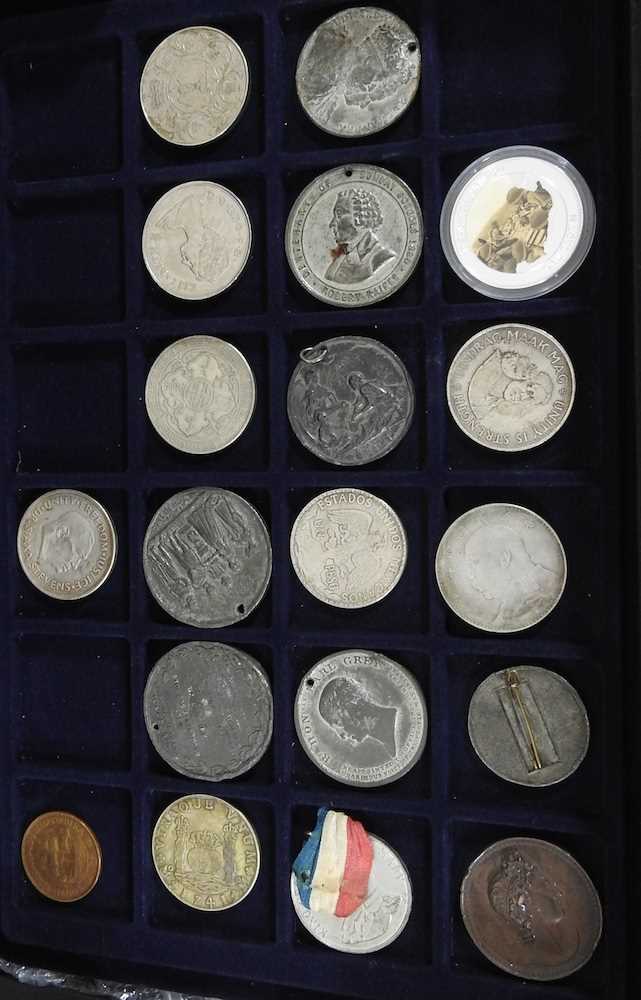 A collection of coins - Image 10 of 10