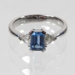 An 18 carat gold aquamarine ring