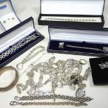 A collection of silver jewellery