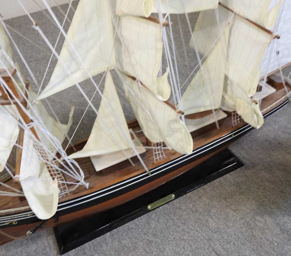 A wooden model yacht - Image 2 of 3