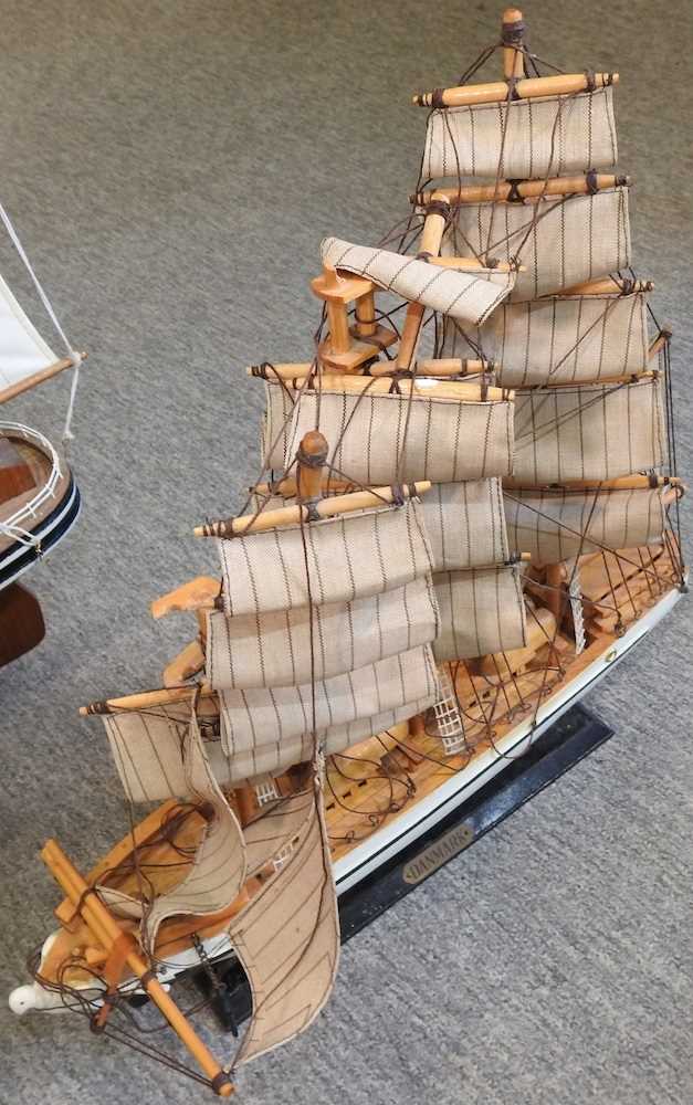 A wooden model yacht - Image 3 of 3