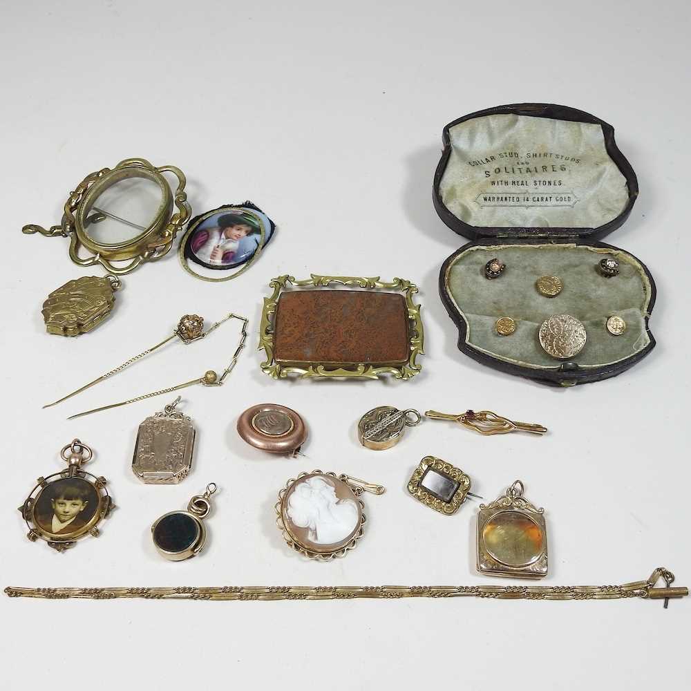 A collection of jewellery