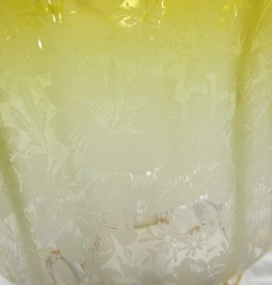 A small yellow glass oil lamp shade - Image 5 of 5