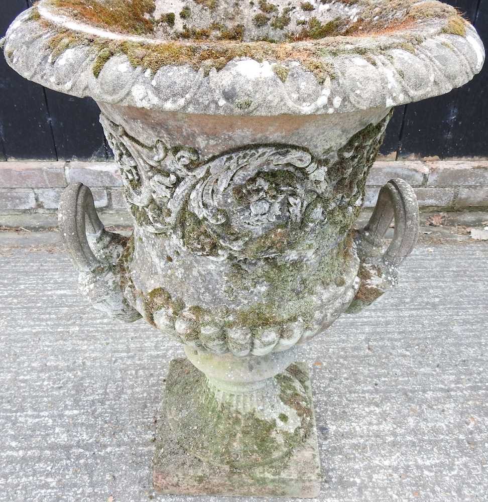 A garden urn - Image 6 of 6