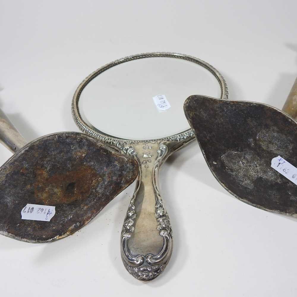 A pair of Edwardian silver candlesticks - Image 6 of 6