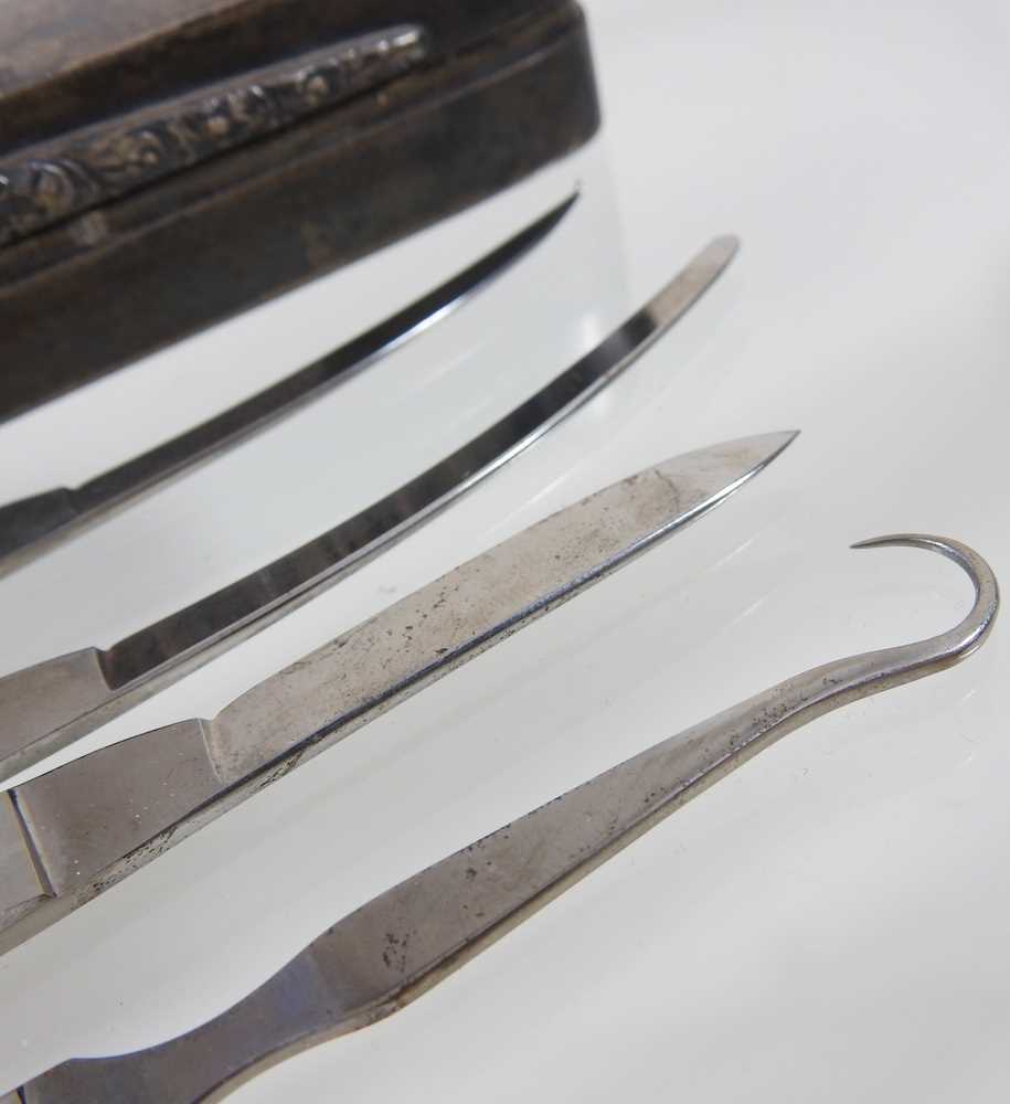 A set of Victorian surgeon's scalpels - Image 3 of 8