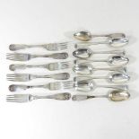 A collection of cutlery