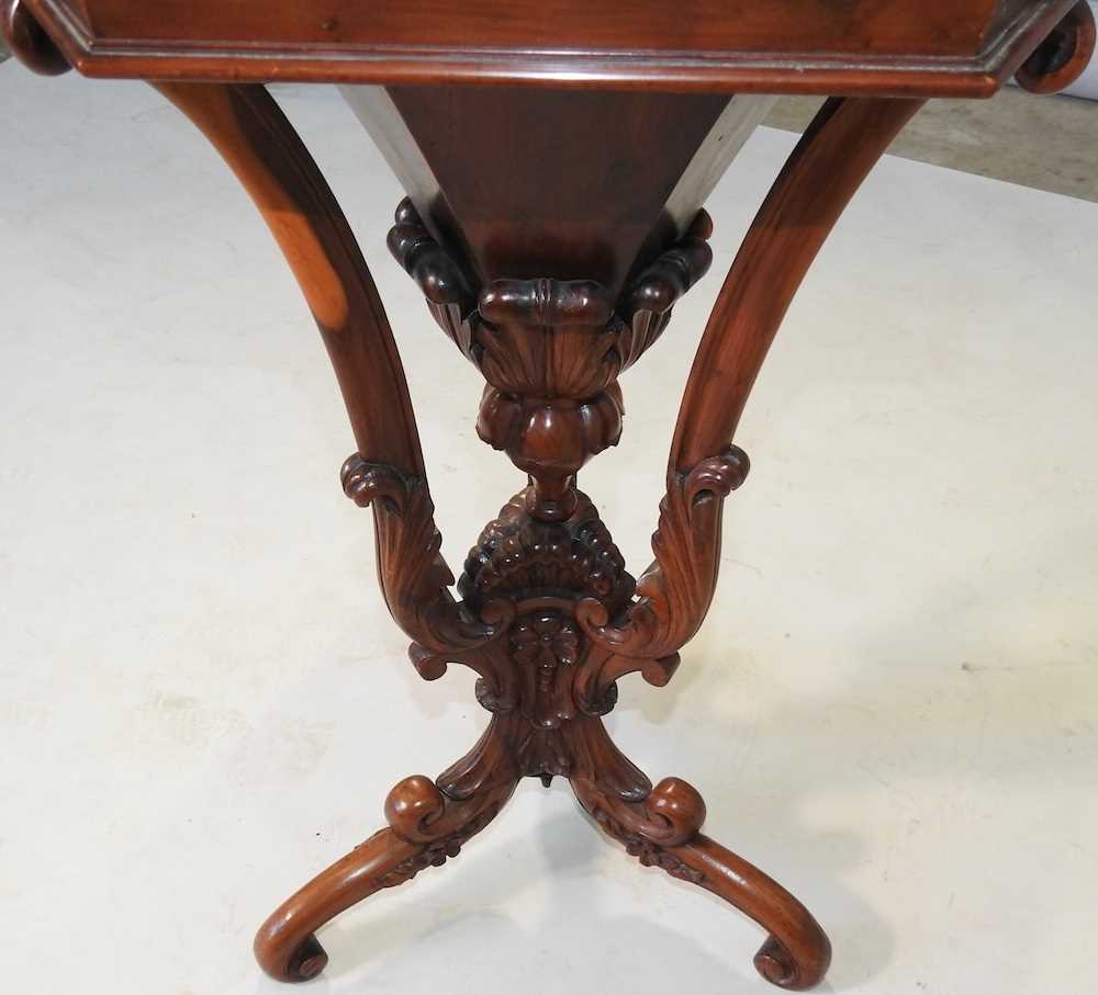 A 19th century work table - Image 4 of 4