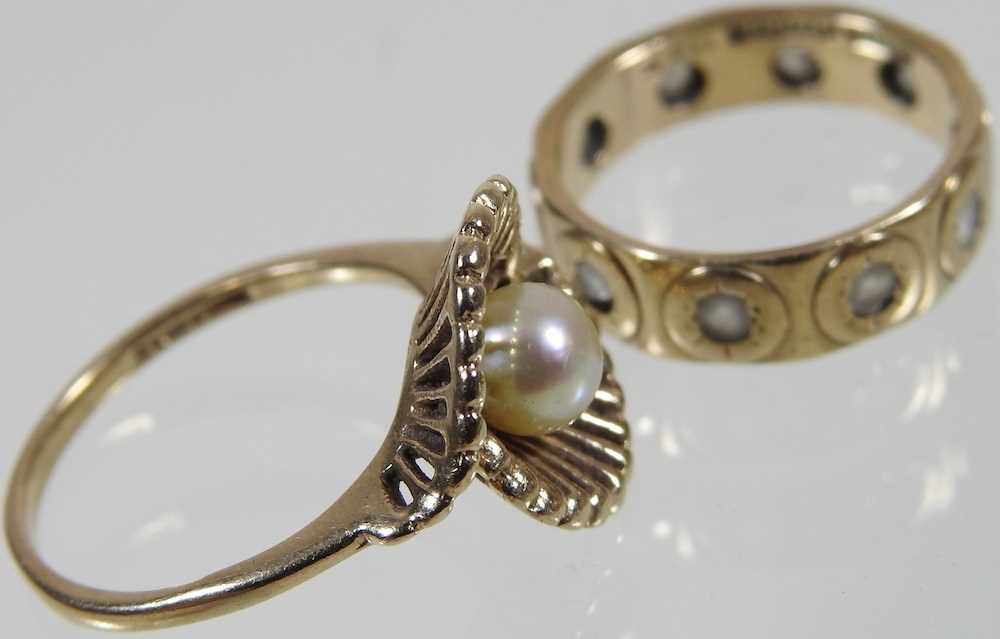 Two 9 carat gold rings - Image 2 of 3