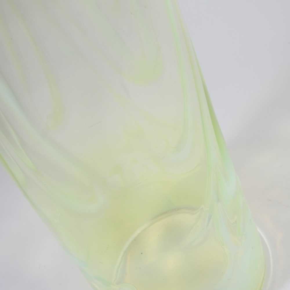 A vaseline glass oil lamp shade - Image 7 of 7