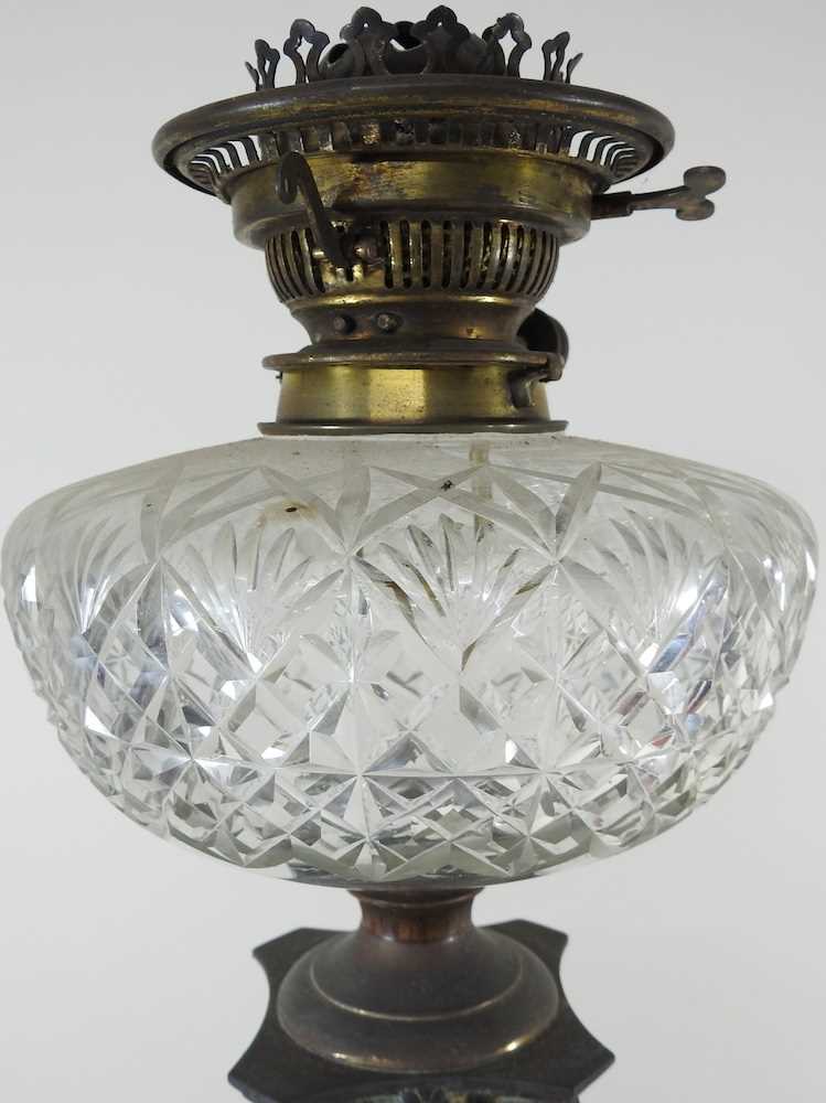 A brass column oil lamp - Image 3 of 5