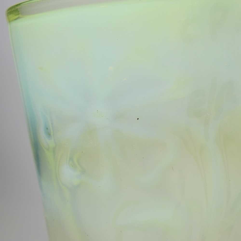 A vaseline glass oil lamp shade - Image 3 of 7