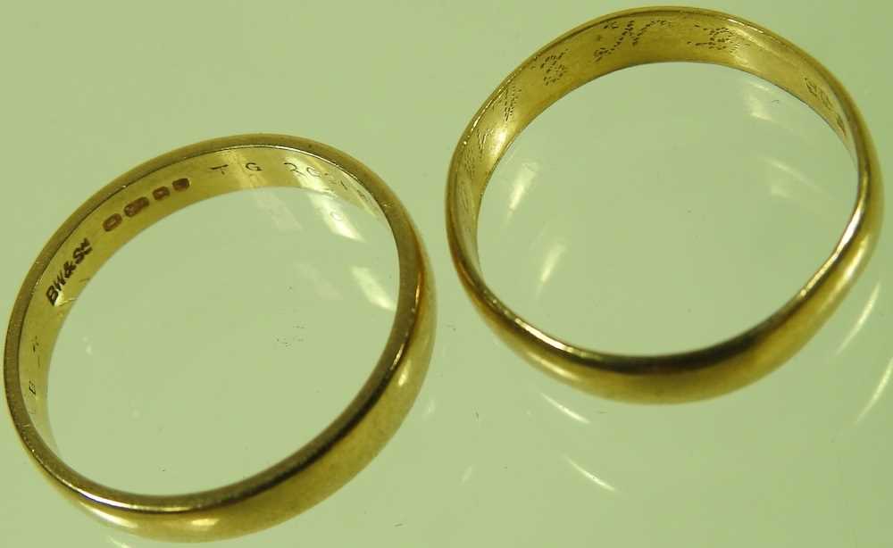 Two gold wedding bands - Image 2 of 3