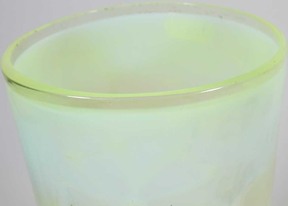 A vaseline glass oil lamp shade - Image 2 of 7