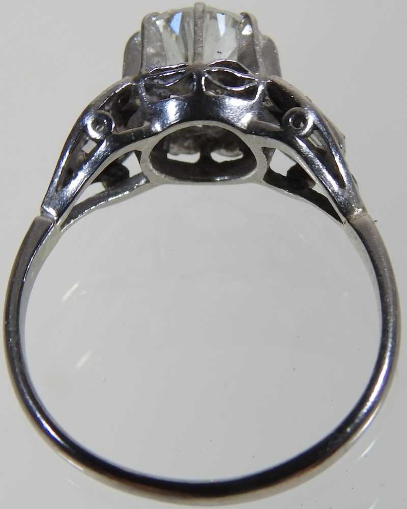 A platinum set diamond ring - Image 3 of 6