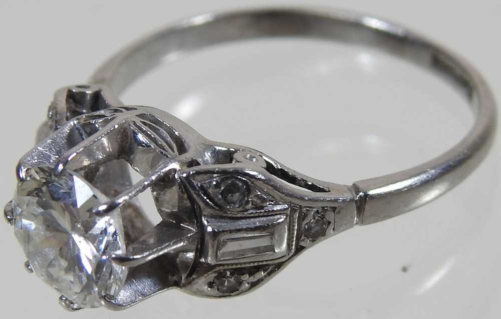 A platinum set diamond ring - Image 4 of 6