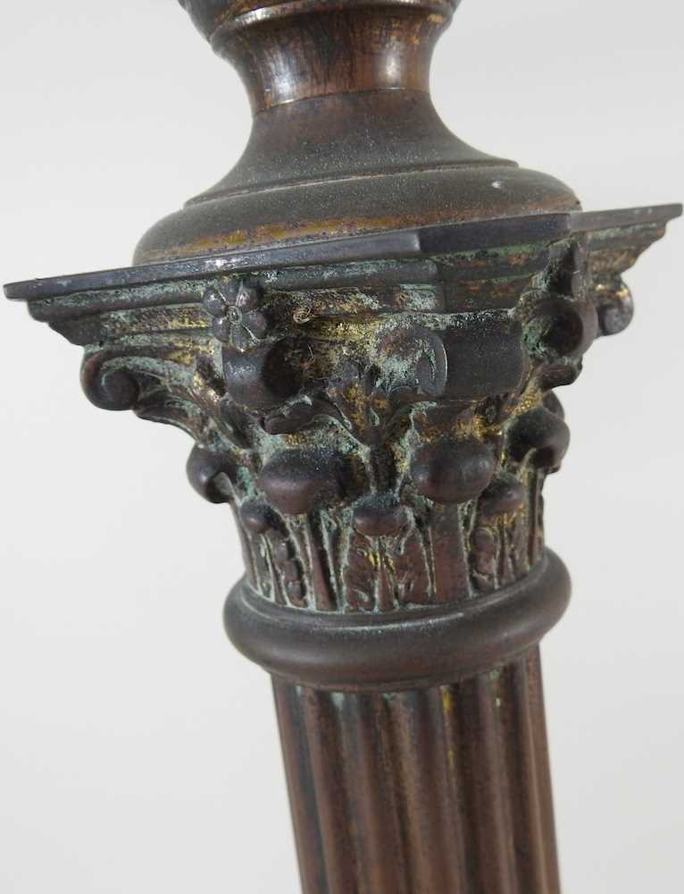 A brass column oil lamp - Image 5 of 5