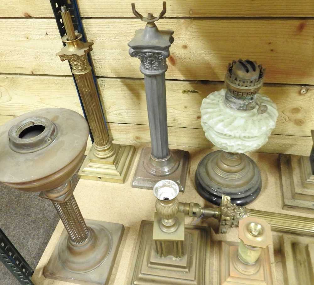 A collection of oil lamps - Bild 2 aus 4