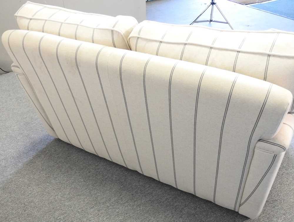 A modern sofa - Image 3 of 4