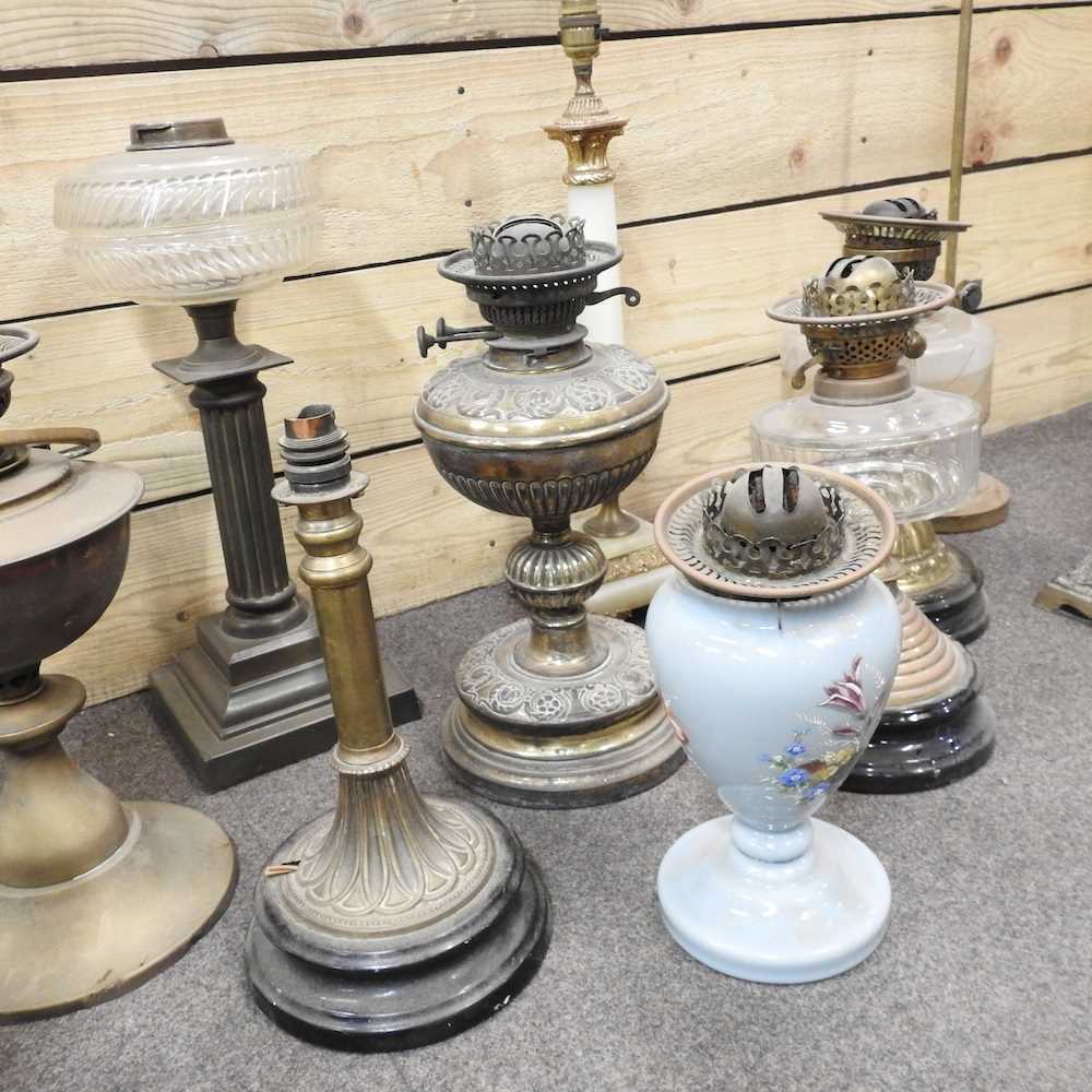 A collection of oil lamps - Image 3 of 5