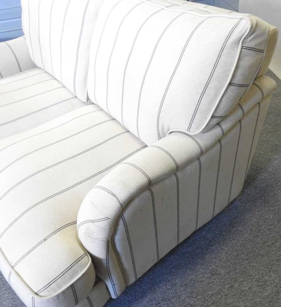 A modern sofa - Image 4 of 4