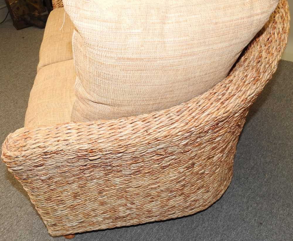 A rattan sofa - Image 2 of 5