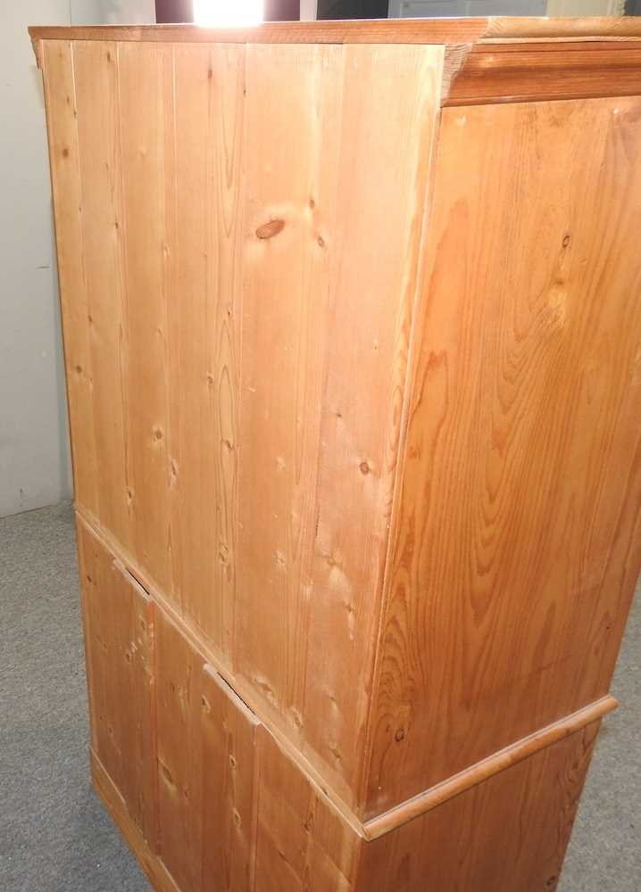 A pine cabinet - Image 2 of 5