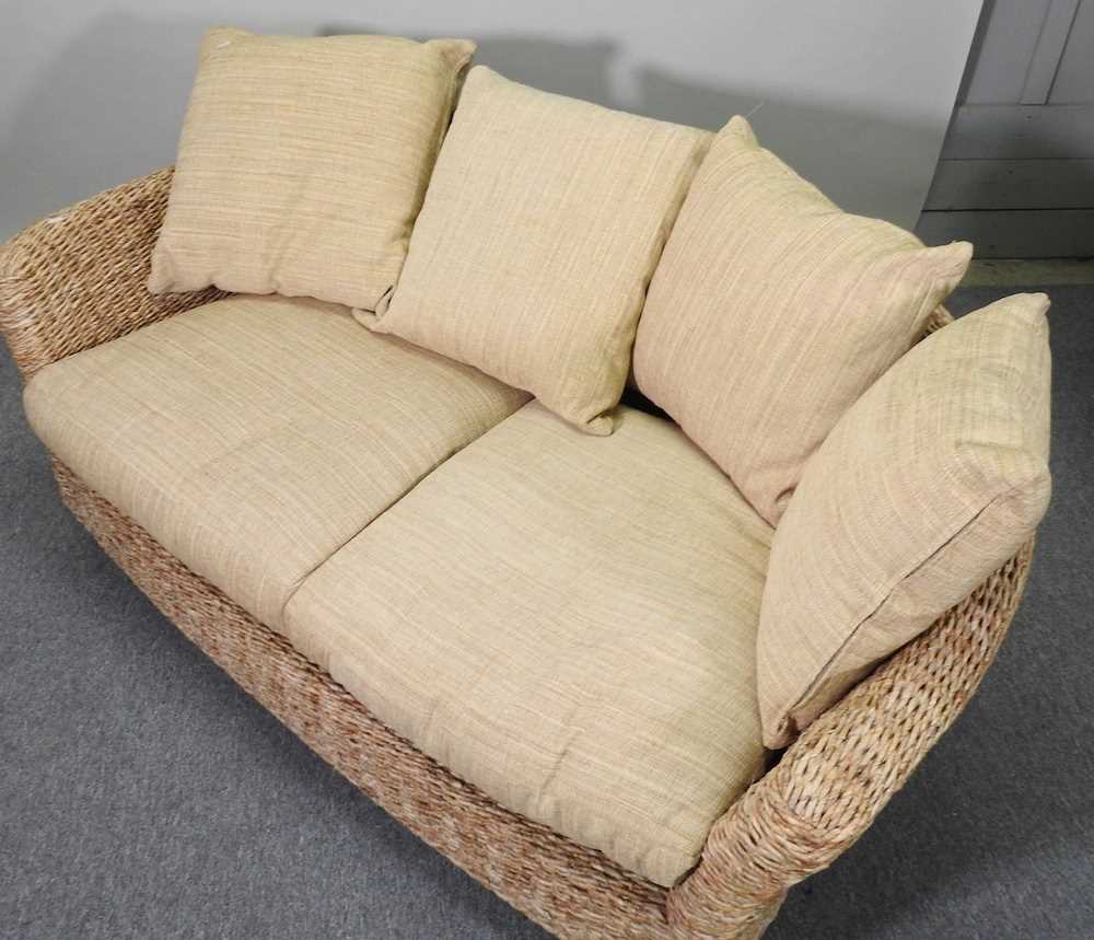 A rattan sofa - Image 5 of 5