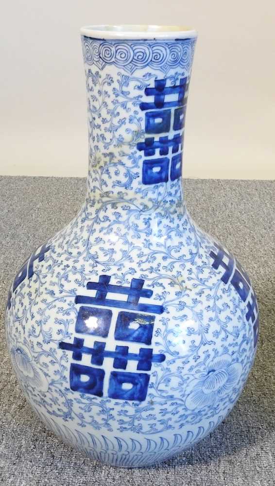 Three Chinese vases - Image 5 of 7
