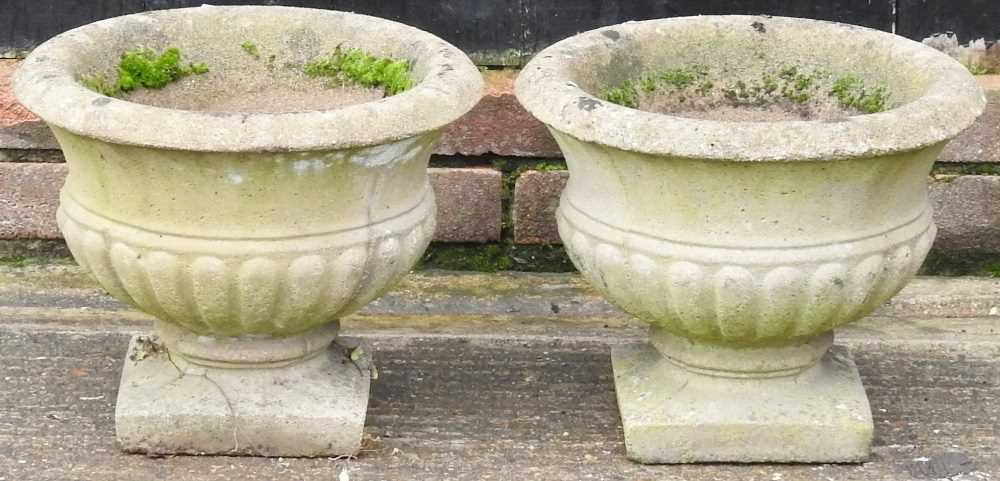 A pair of planters - Image 2 of 3