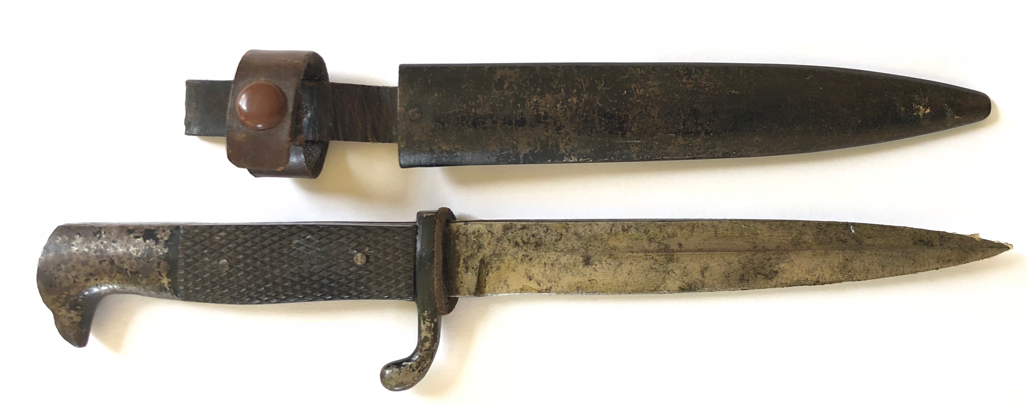 WW1 Imperial German Trench Fighting Knife. A good example the forte with 15cm spearpoint blade.