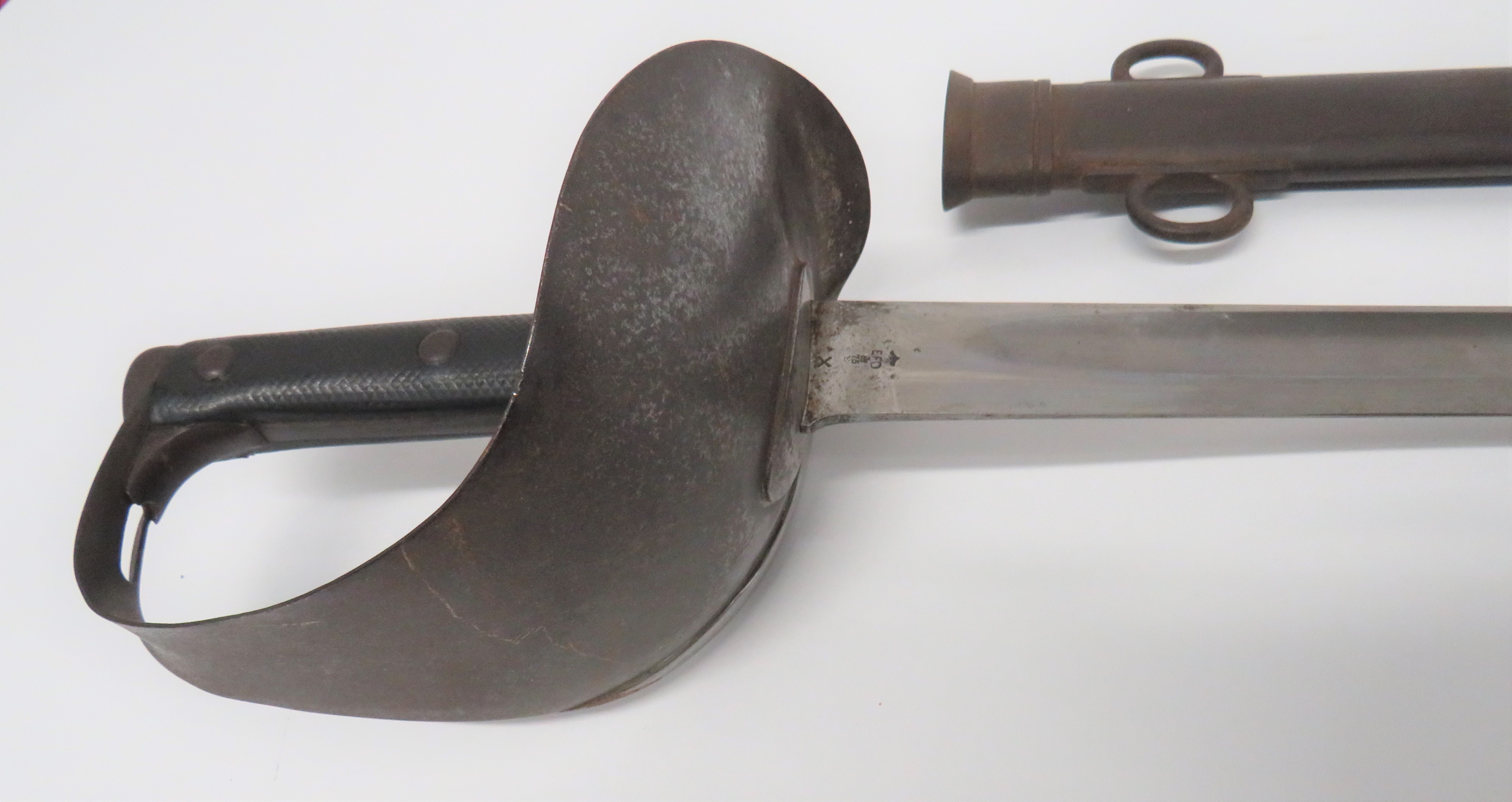 1899 Pattern Cavalry Trooper's Sword 33 1/2 inch, single edged, slightly curved blade with large - Image 2 of 3