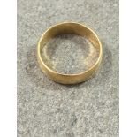 A 18ct yellow gold wedding band, size K½.