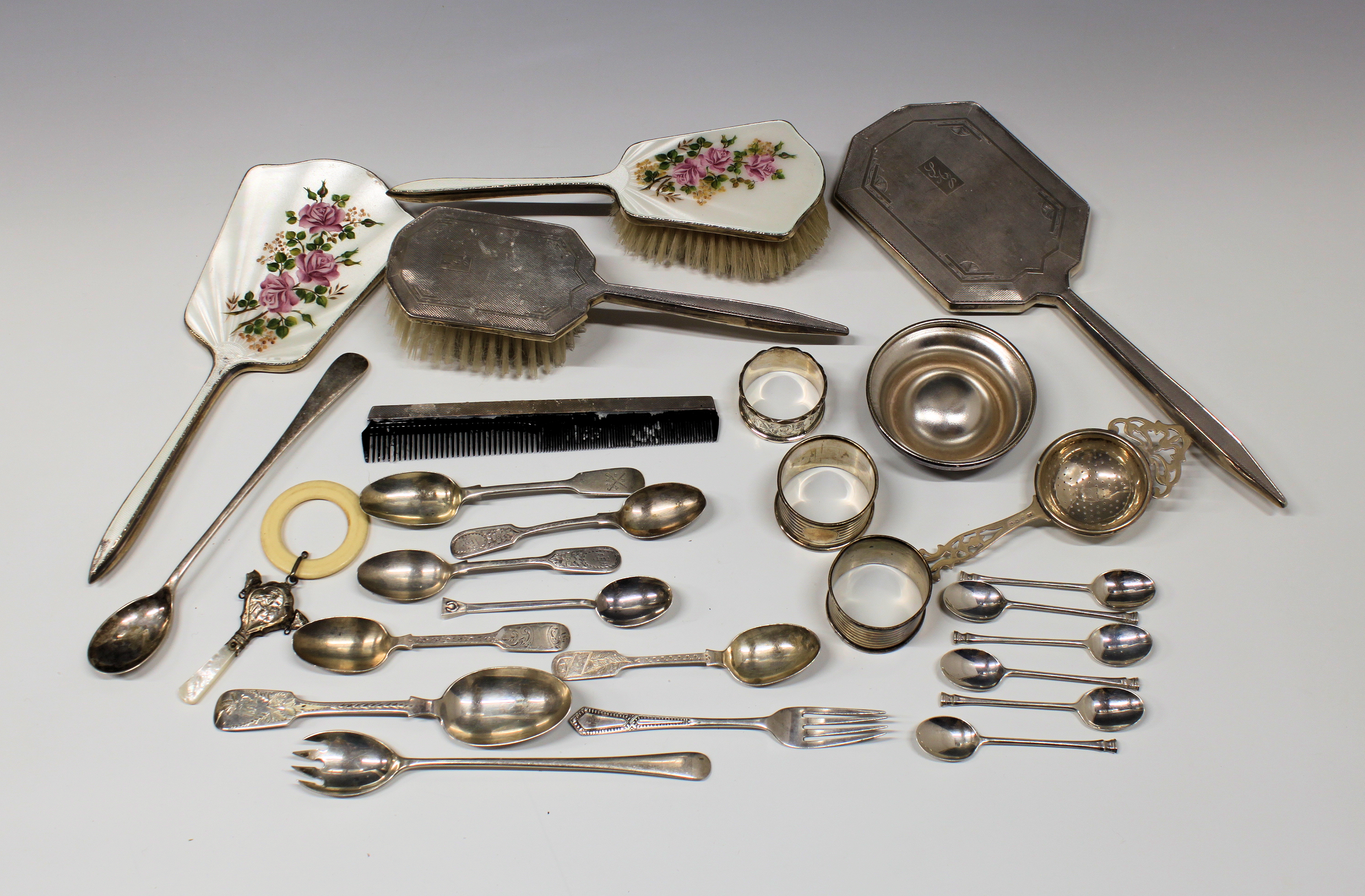 A collection of silver smalls comprising a tea strainer by William Suckling Ltd, Birmingham, 1948;