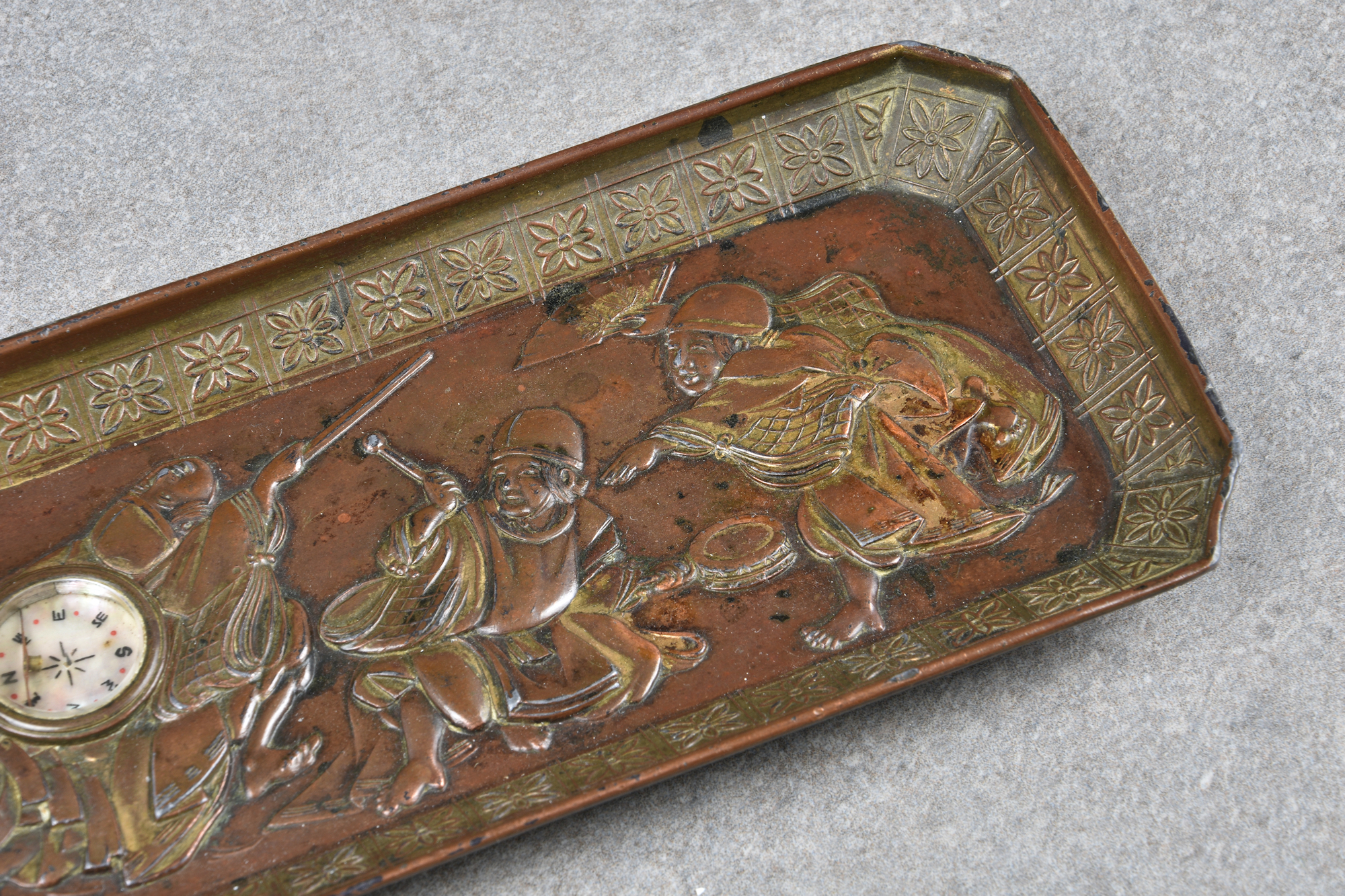 A Japanese metalwork Feng Shui tray with raised figures of minstrels, of rectangular form, centrally - Image 8 of 10