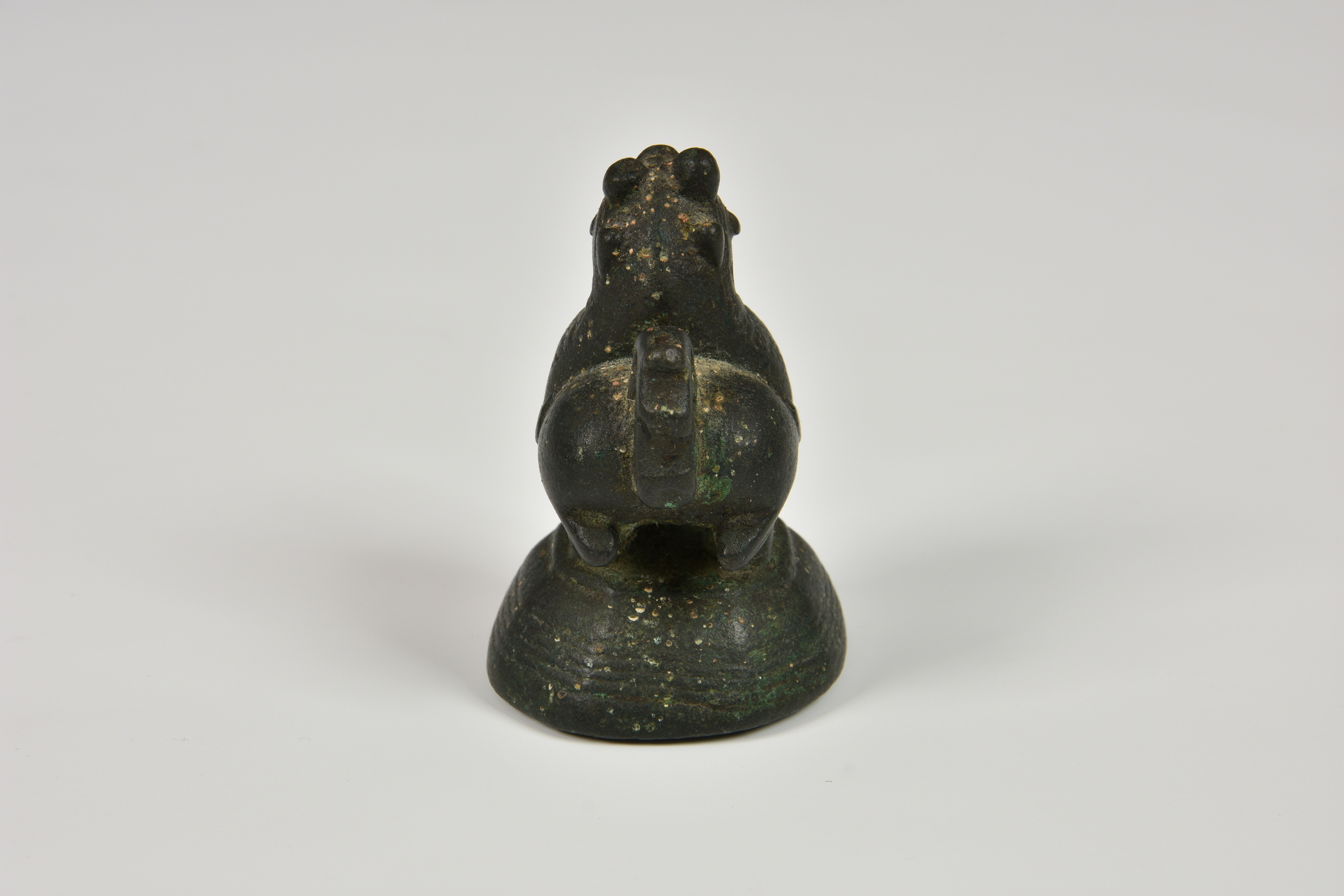 An 18th / 19th century Burmese cast bronze opium weight, in the form of Chinthe, raised on a - Image 3 of 5