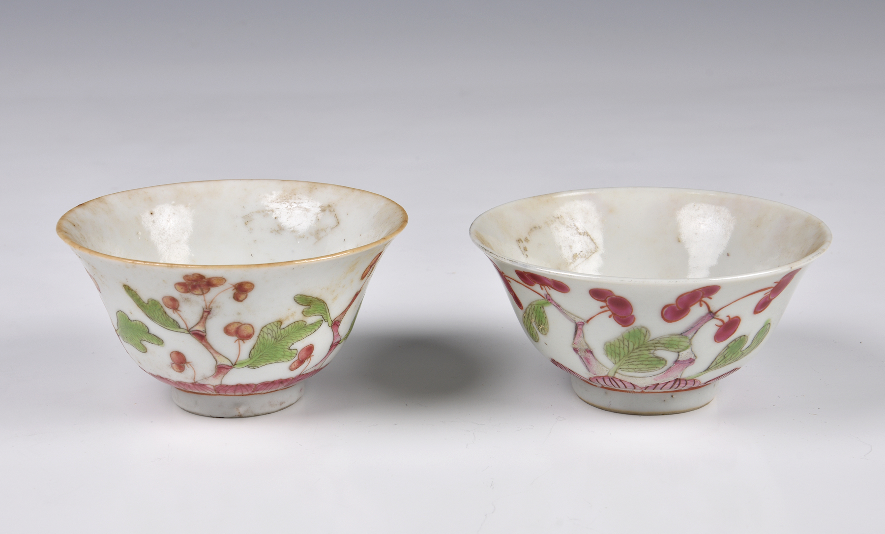 Five Chinese porcelain famille rose bowls, early 20th century, comprising two enamelled with - Image 8 of 12